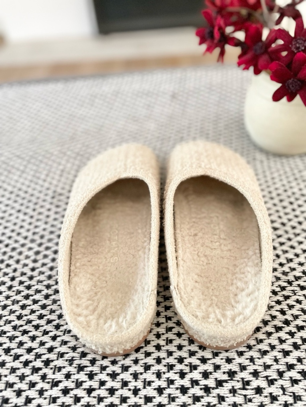 Rothys The Cozy Clog Honeybun Boucle Cream Ivory Slipper Shoes Size 10 - Picture 9 of 13